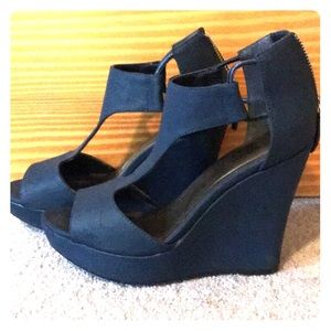 Navy wedges